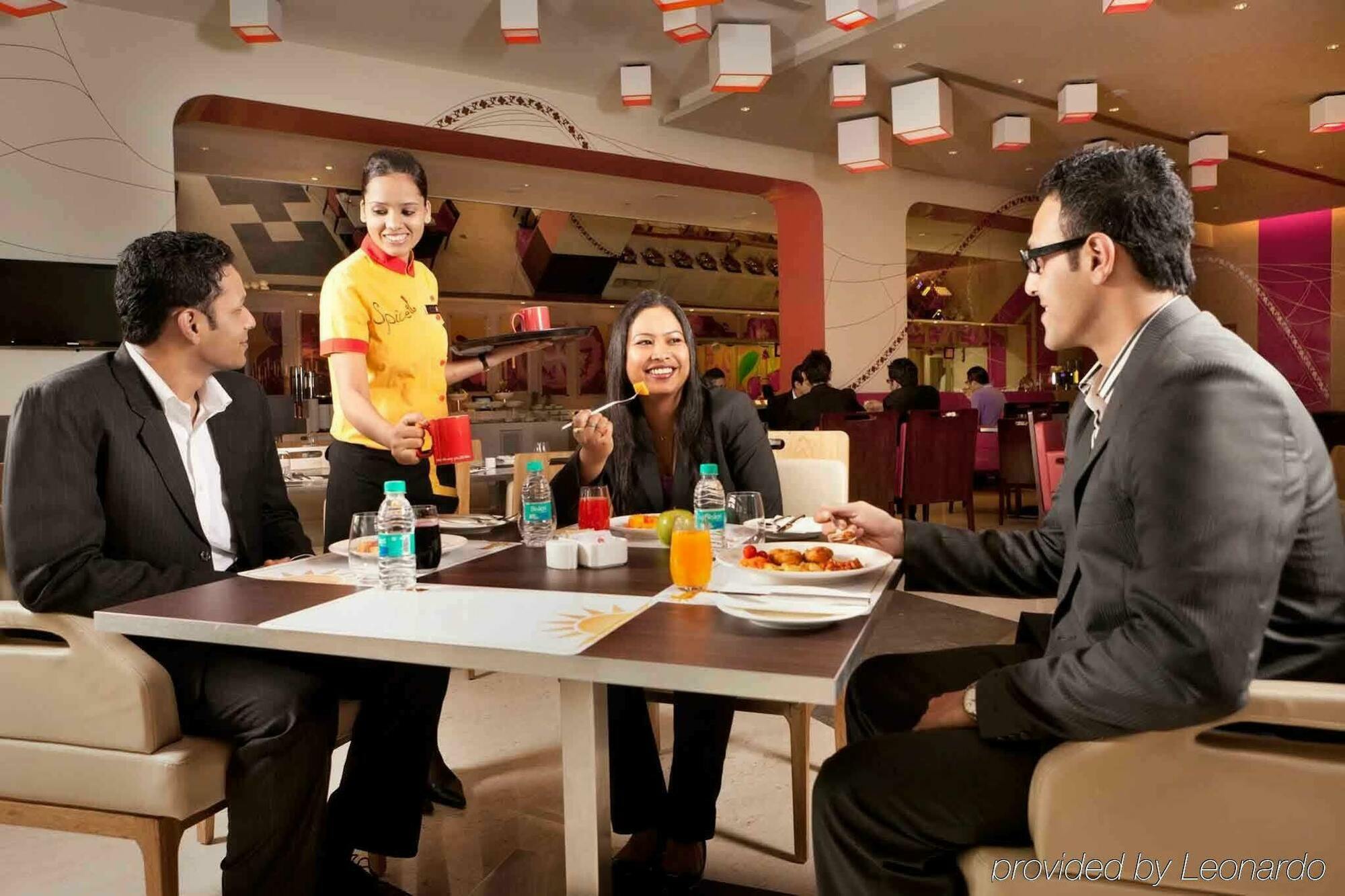 Ibis Bengaluru Outer Ring Road Hotell Restaurang bild